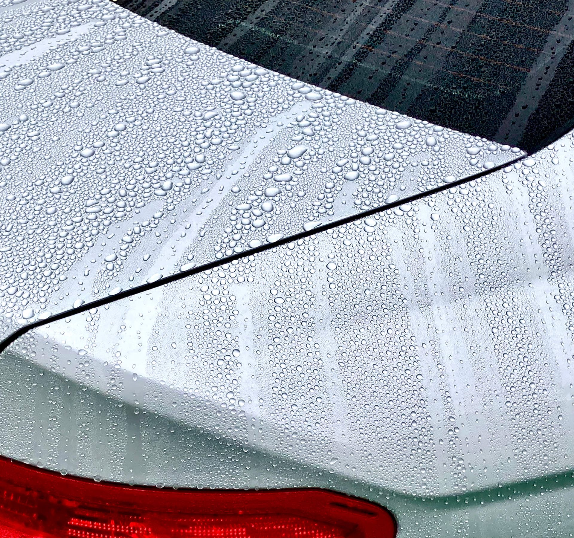 ご⾃宅にいながら、プロの仕上がり。⼟⽇出張専⾨カーコーティングサービス